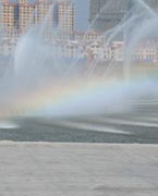 晉陽湖噴泉
　　晉陽湖公園是城市綜合型生態(tài)濱水公園，其景觀工程分為10大區(qū)域，有生態(tài)自然游覽區(qū)、僑鄉(xiāng)文化廣場區(qū)、古厝文化體驗區(qū)、濕地生態(tài)科普區(qū)、城市文化廣場區(qū)、生態(tài)島休閑區(qū)、山林沙地游玩區(qū)和水上活動區(qū)。 