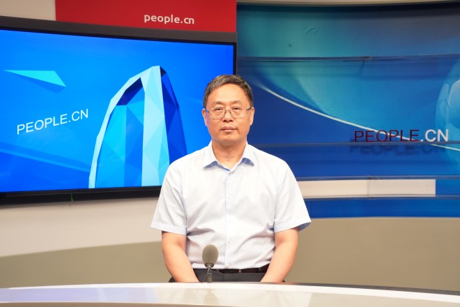 中國藝術(shù)研究院院長、黨委副書記周慶富做客人民網(wǎng)。張力洋攝