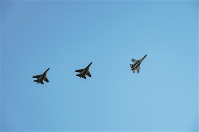 空軍航空兵某團(tuán)開(kāi)展飛行訓(xùn)練